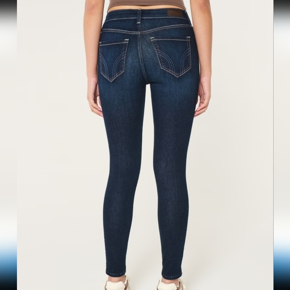 Hollister Dark Wash Jeans - Picture 1 of 4